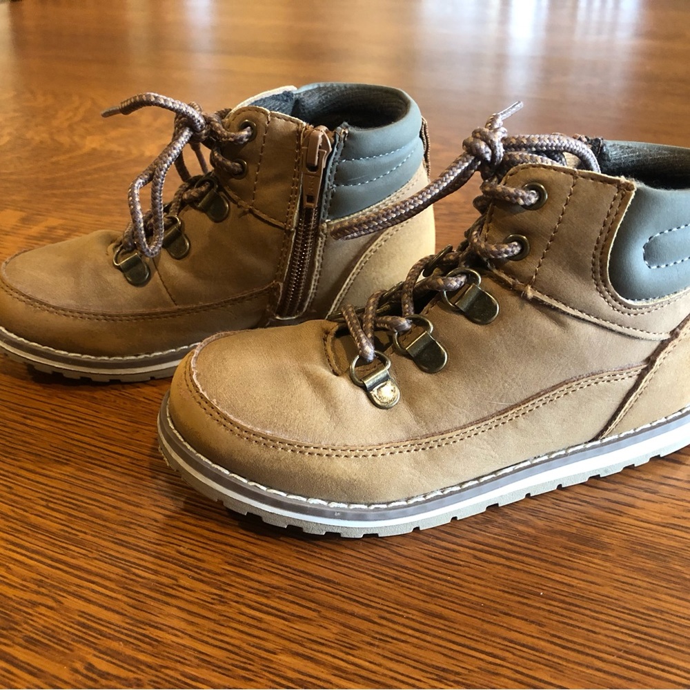 Children’s Place Lace-Up Hi Top Boys Boots